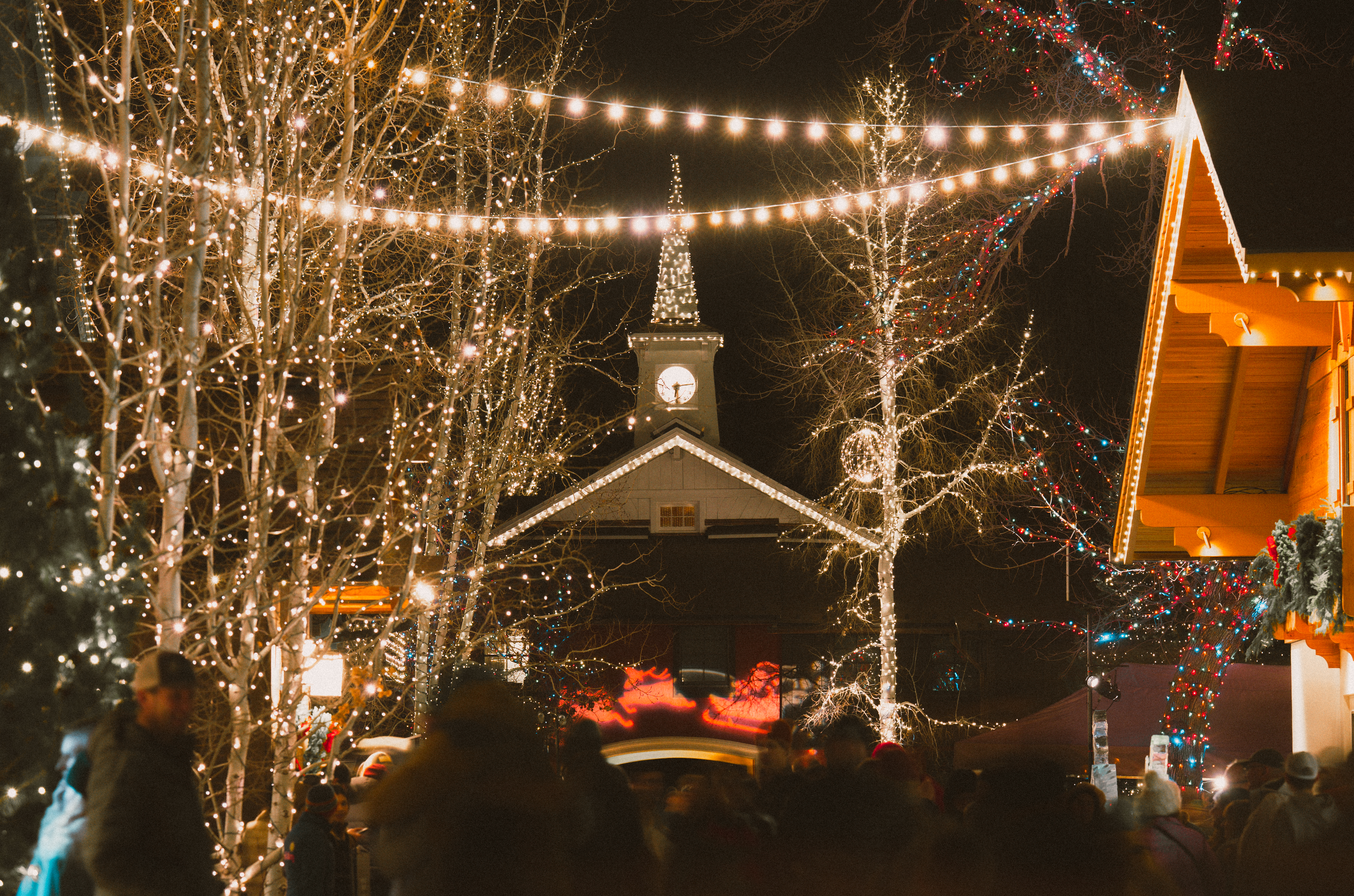 svr_winter_christmas_tree_lighting-12-13-2512-13-2025_a7402532_